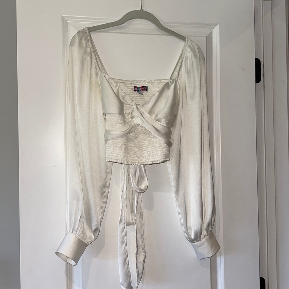 Satin and ribbed white long sleeved top